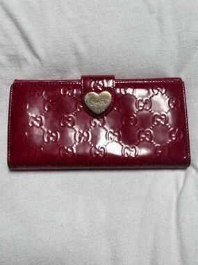 Gucci Red Patent Leather Heart-Clasp Long Wallet- COA in photos
